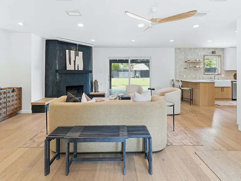 7600 Shoal Creek Blvd — Photo 2