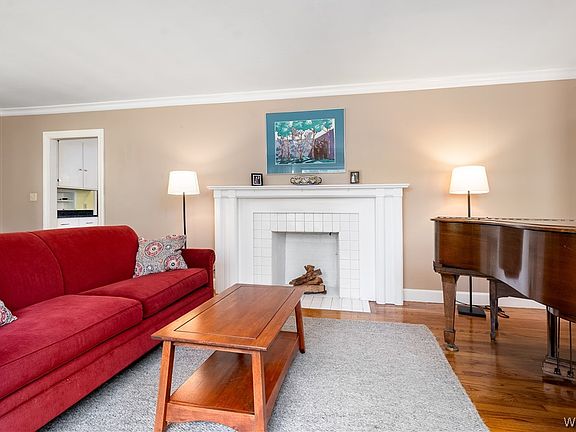 3rd image of 50 Brookhaven Dr