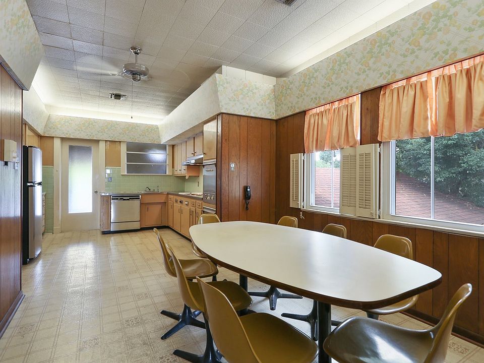 Upstairs kitchen 
