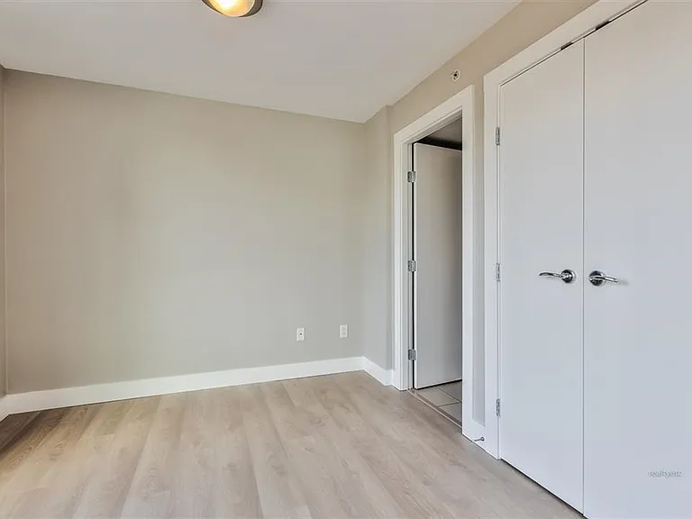 565 Smithe St #100X — Photo 8