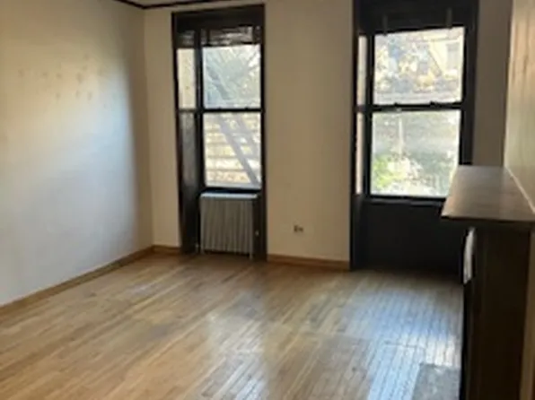 1587 First Avenue image 1 of 12