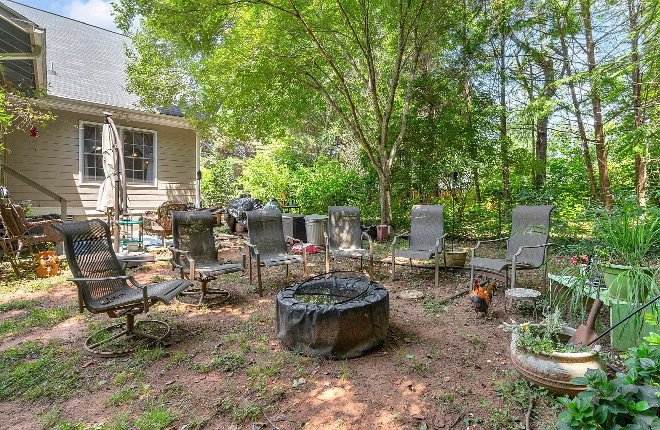 4 bed, 1755 sqft, $2,300 — Photo 2
