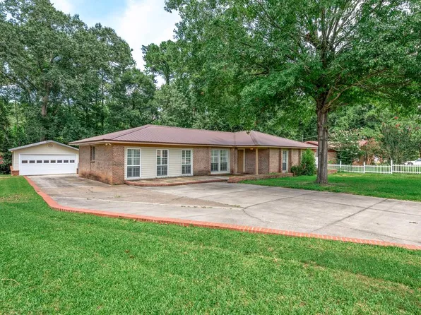 1919 Fairfield Dr, Dothan, AL 36303