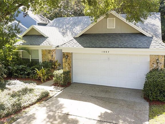 2nd image of 1007 Malcolm Ct