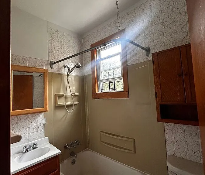 1 Oneida St #2 — Photo 4
