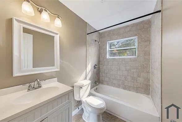 2420 S Lake Ave — Photo 4