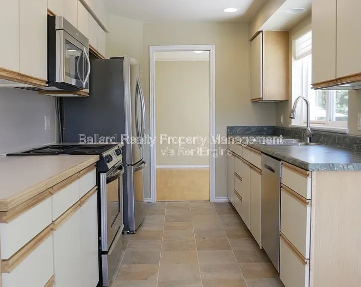 1737 NW 64th St — Photo 8