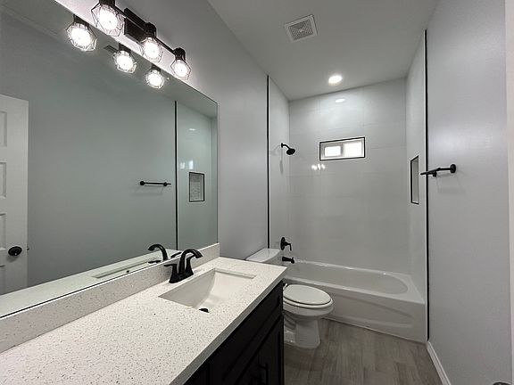5th image of 1409 S Michigan St #3