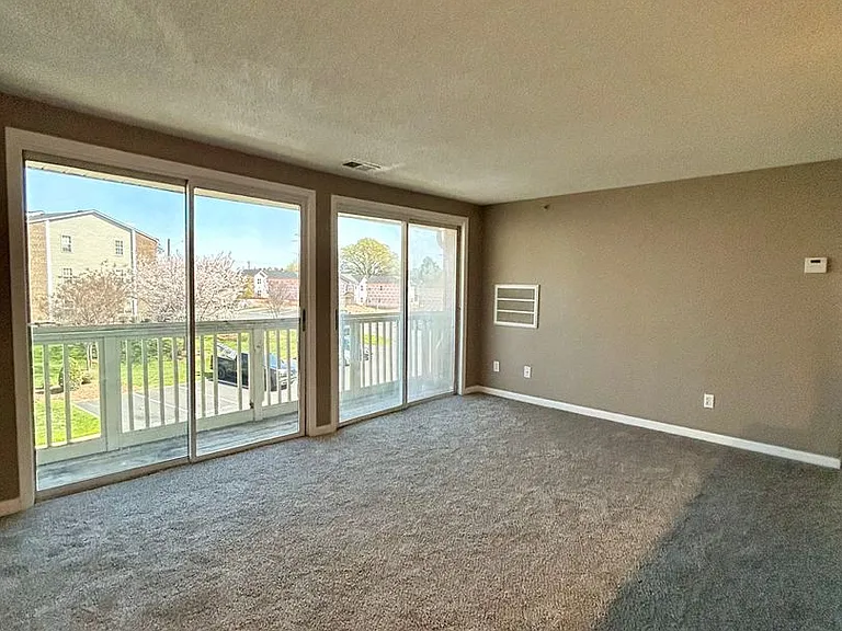 1610J Arlyn Cir — Photo 4
