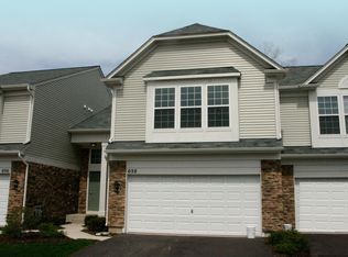 698 Pointe Dr, Crystal Lake, IL 60014