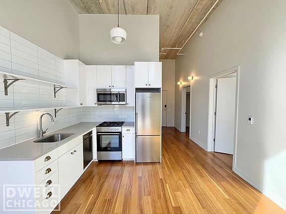 5th image of 148 W Huron St #676-213