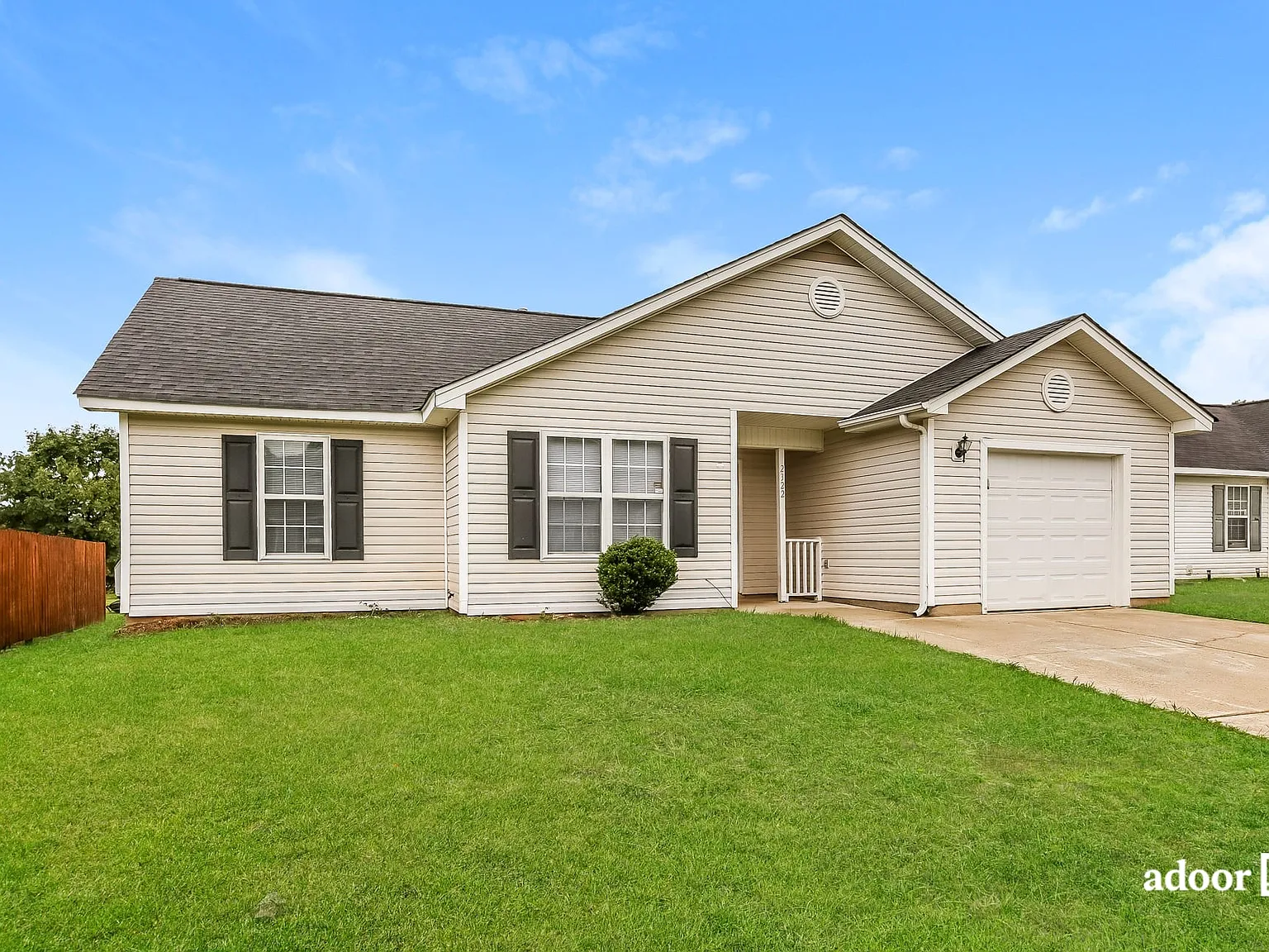 3 bed, 2.0 bath, 1072 sqft, $1,705 — Photo 2