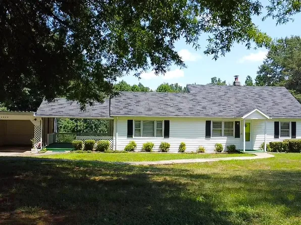 2929 Zion Rd, Gretna, VA 24557