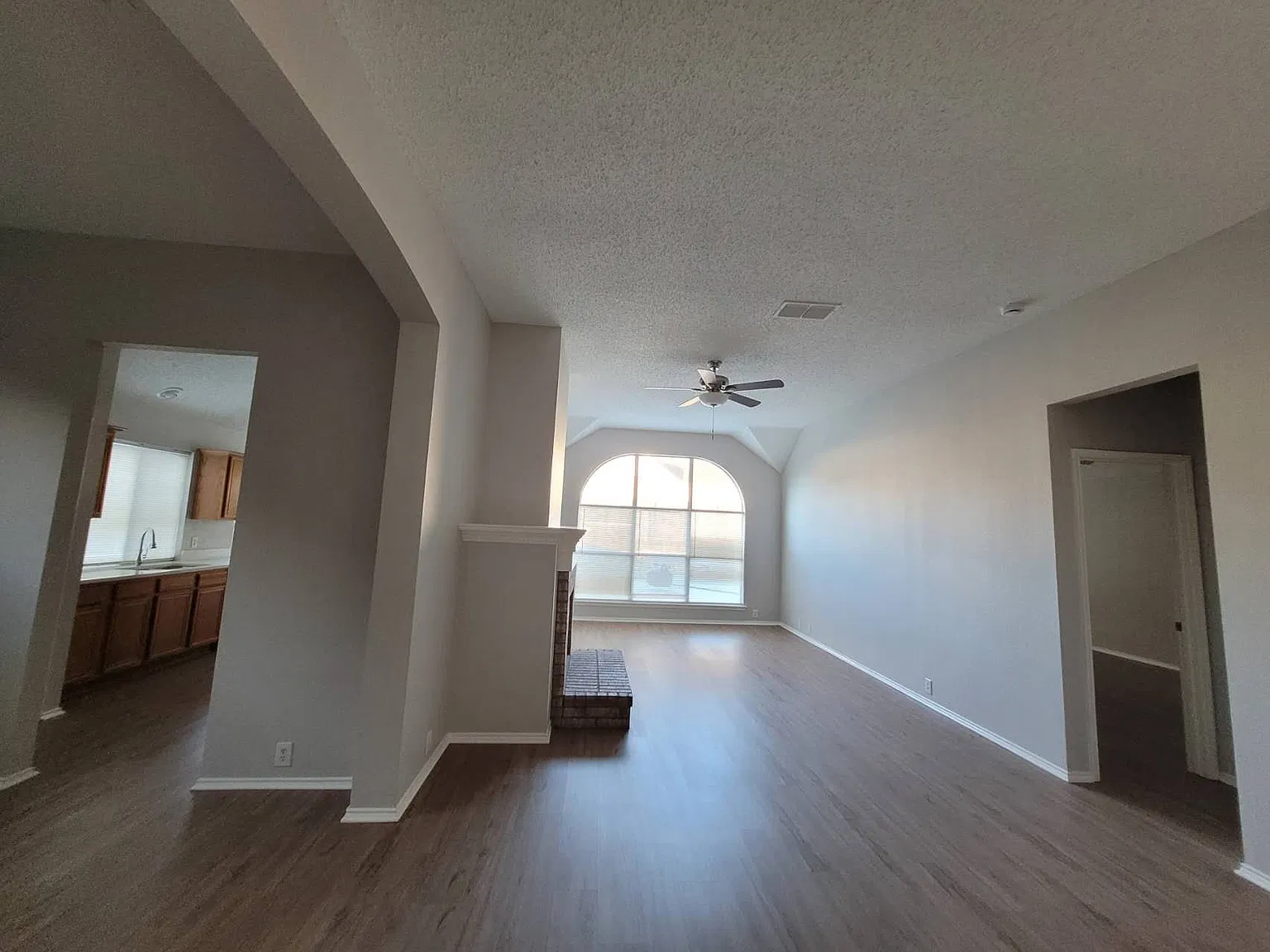 3 bed, 1713 sqft, $2,295 — Photo 2