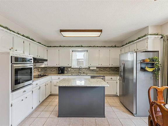 4th image of 1312 SW 71st Ter