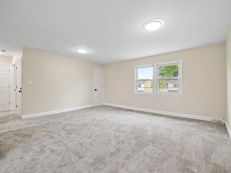 6 Hallock St #2 — Photo 8