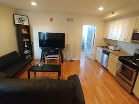 1904 W Girard Ave