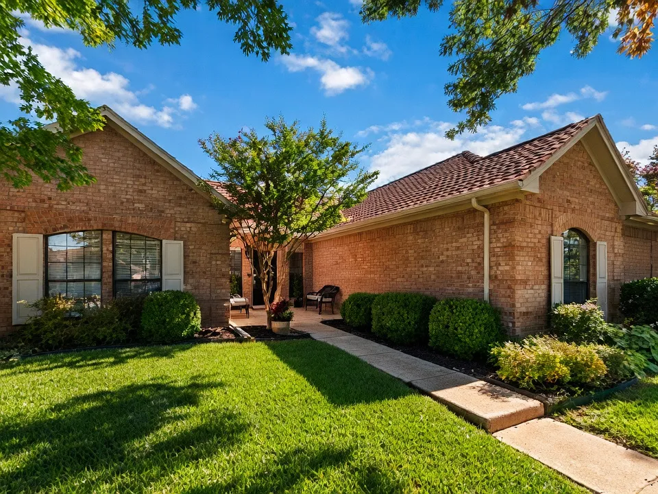 2017 Oakbluff Dr