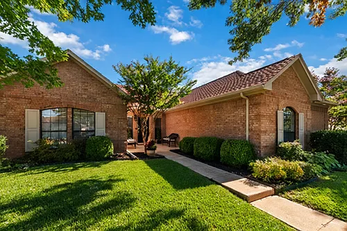 2017 Oakbluff Dr Photo 1