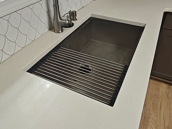 Pull down faucet! Sink has an accessory lip! Nice!