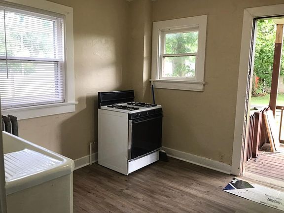 2nd image of 140 Park Dr #2A