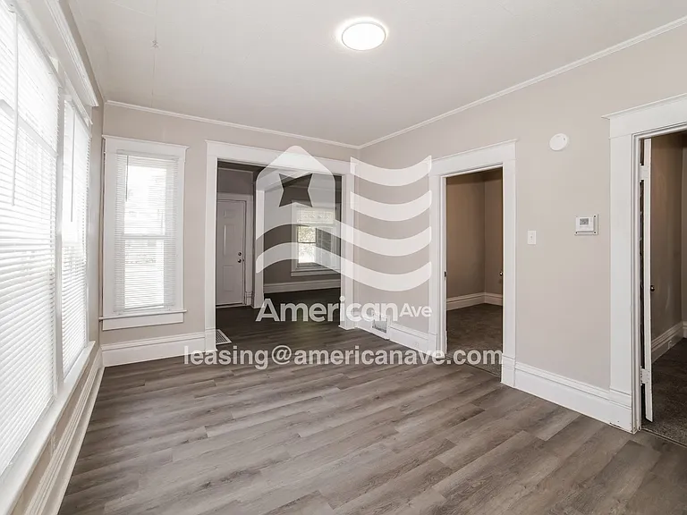 1573122_005_wm_-_living_room_12910891.jpg
