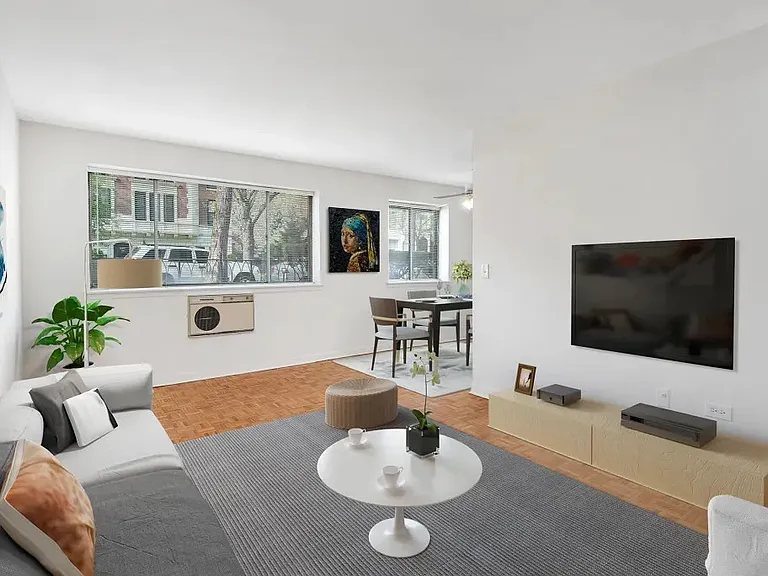 441 W. Barry — Photo 2