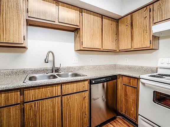 5th image of 18515 Egret Bay Blvd APT 909