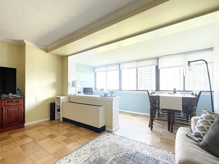 2 Hawthorne Pl #16K — Photo 16
