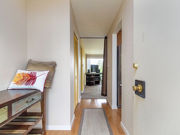 3rd image of 10430 Gravelly Lake Dr SW #203