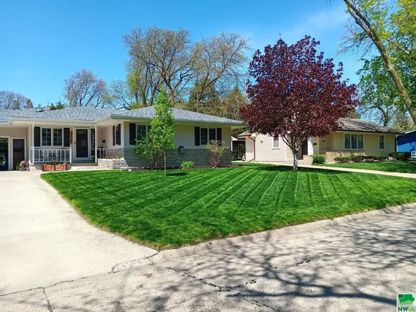 2605 S Mulberry St, Sioux City, IA 51106