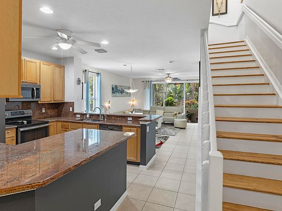 3rd image of 9746 Lago Drive