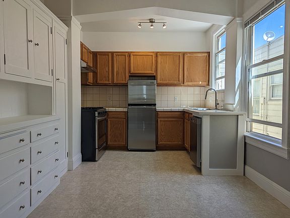 5th image of 555 Broderick St APT 9