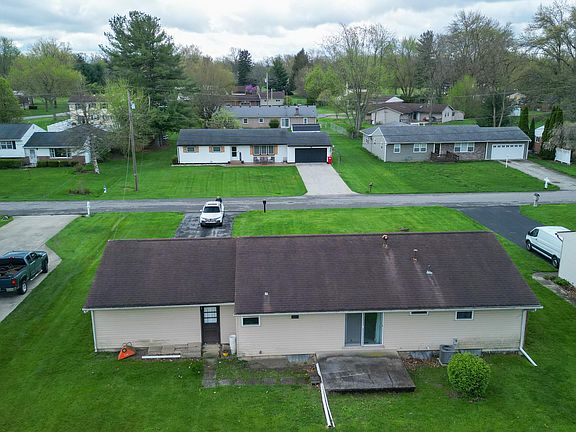 3rd image of 1220 Arbor Ln