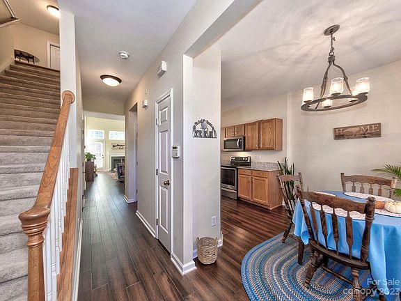 4th image of 118 N Arcadian Way
