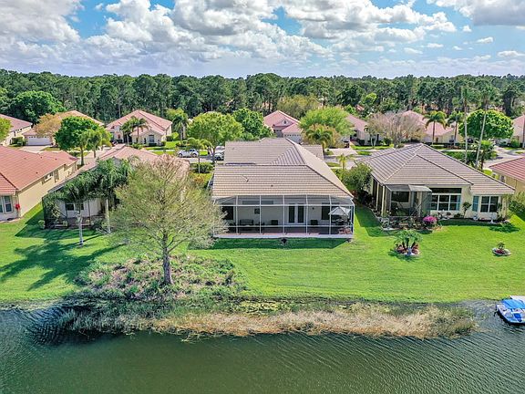 3rd image of 650 SW Lake Charles Cir
