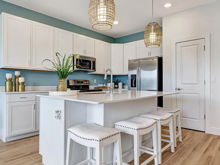 608 NE Waters Edge Ln #2202 — Photo 3