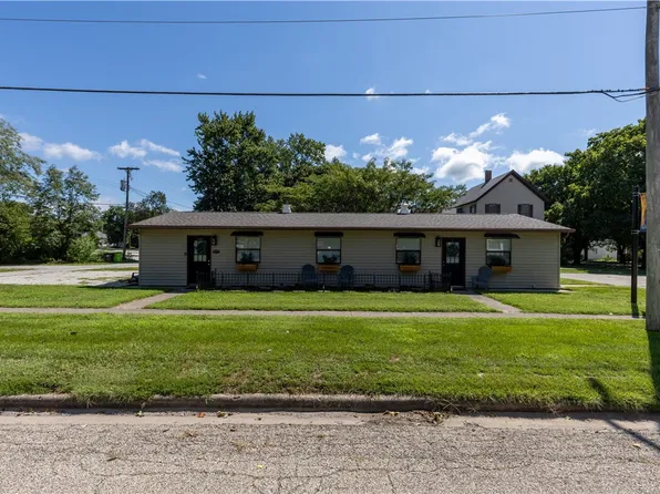 105 E Warren St, Moweaqua, IL 62550