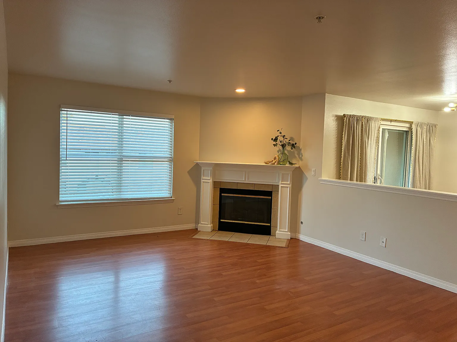 3 bed, 1374 sqft, $3,000 — Photo 2