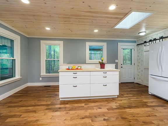 5th image of 10039 Rolling Hills Dr