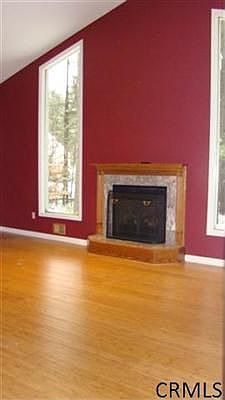 3rd image of 7 Loren Dr