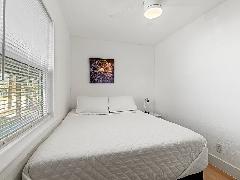 914 E Standifer St — Photo 15