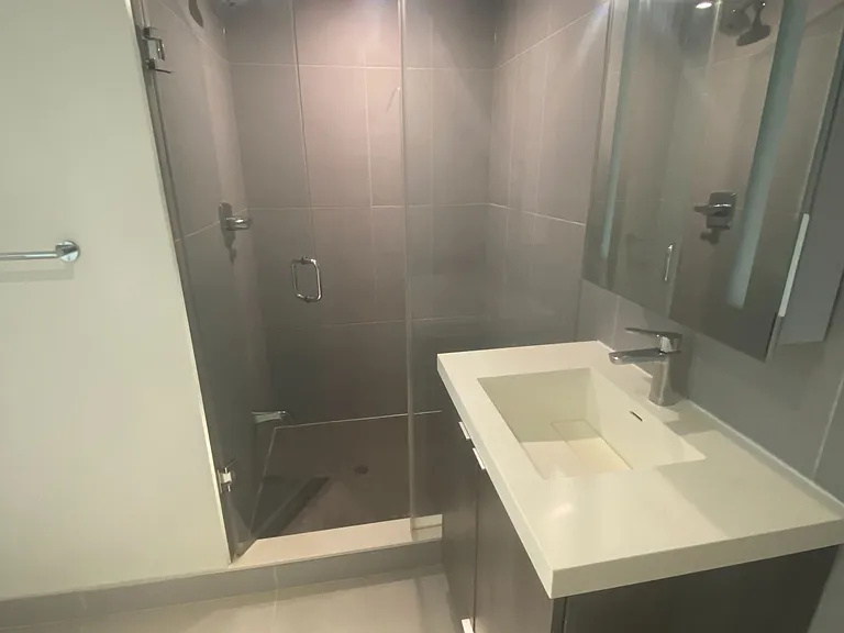 585 Bloor St E #2416 — Photo 8