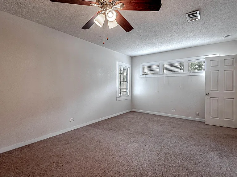 2538 Sycamore Ave — Photo 8