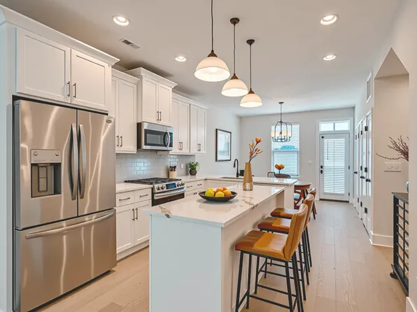 5041 York Park Ln, Charlotte, NC 28217