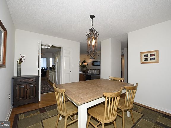 5th image of 2151 Jamieson Ave Unit 2-501
