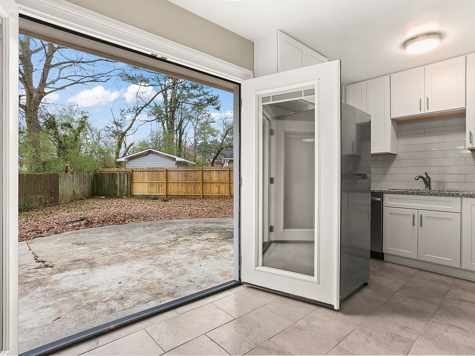 1st image of 2035 Frank Ln SE