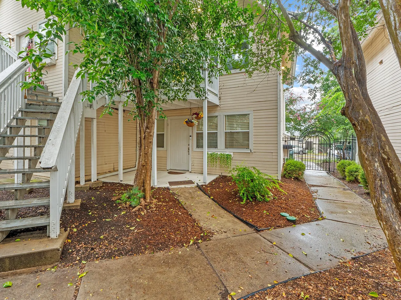 1 bed, 1.0 bath, 437 sqft, $1,395 — Photo 2