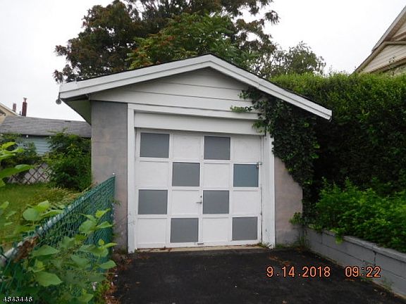 4th image of 70 Tiona Ave