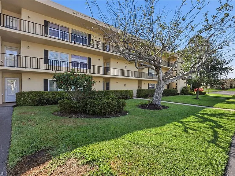 1086 Forest Lakes Dr #106 — Photo 4
